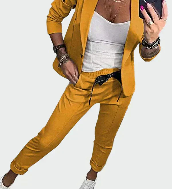 Aušra - Išskirtinai Elegantiškas Dviejų Dalių Kostiumas