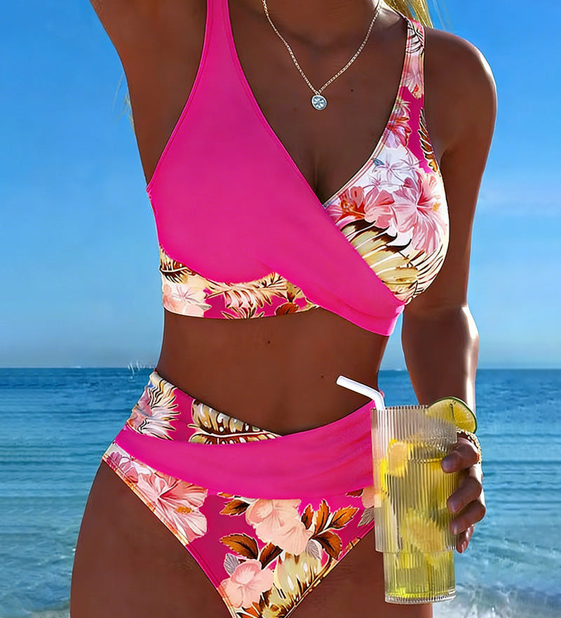 Clara | Bikini su kontrastingais gėlių raštais ir plyšiu