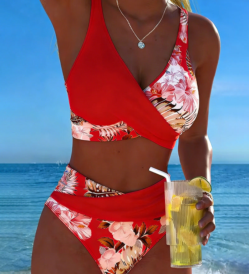Clara | Bikini su kontrastingais gėlių raštais ir plyšiu