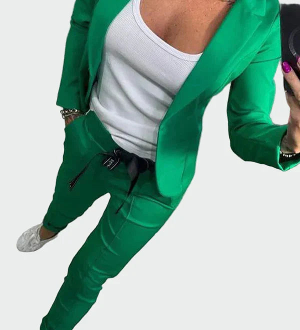 Aušra - Išskirtinai Elegantiškas Dviejų Dalių Kostiumas
