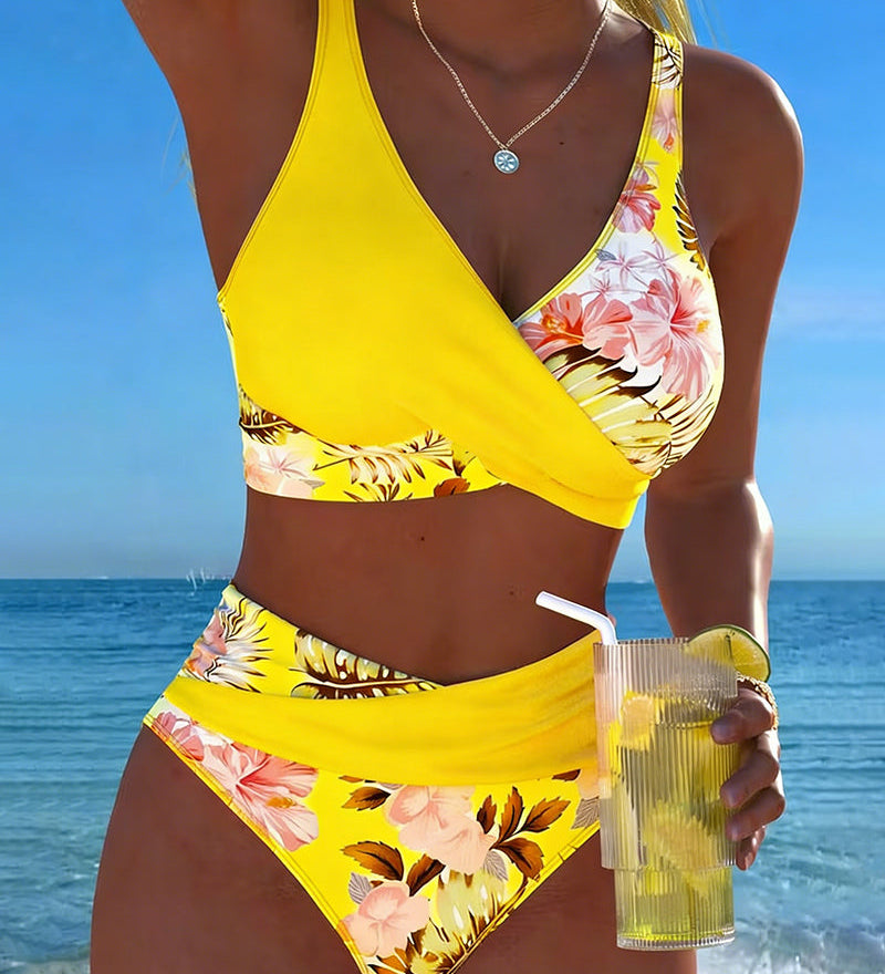 Clara | Bikini su kontrastingais gėlių raštais ir plyšiu
