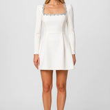 Gerda - Mini Suknelė Moterims su Kvadratine Iškirpte, Ilgomis Rankovėmis ir Kristalų Akcentais