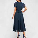 Eglė - Stilinga Vestuvinė Suknelė Moterims su V-formos Iškirpte ir Asimetrišku Sijonu