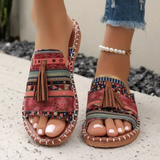 Neringa - Boho stiliaus moteriškos šlepetės su kutais ir plokščiu padu