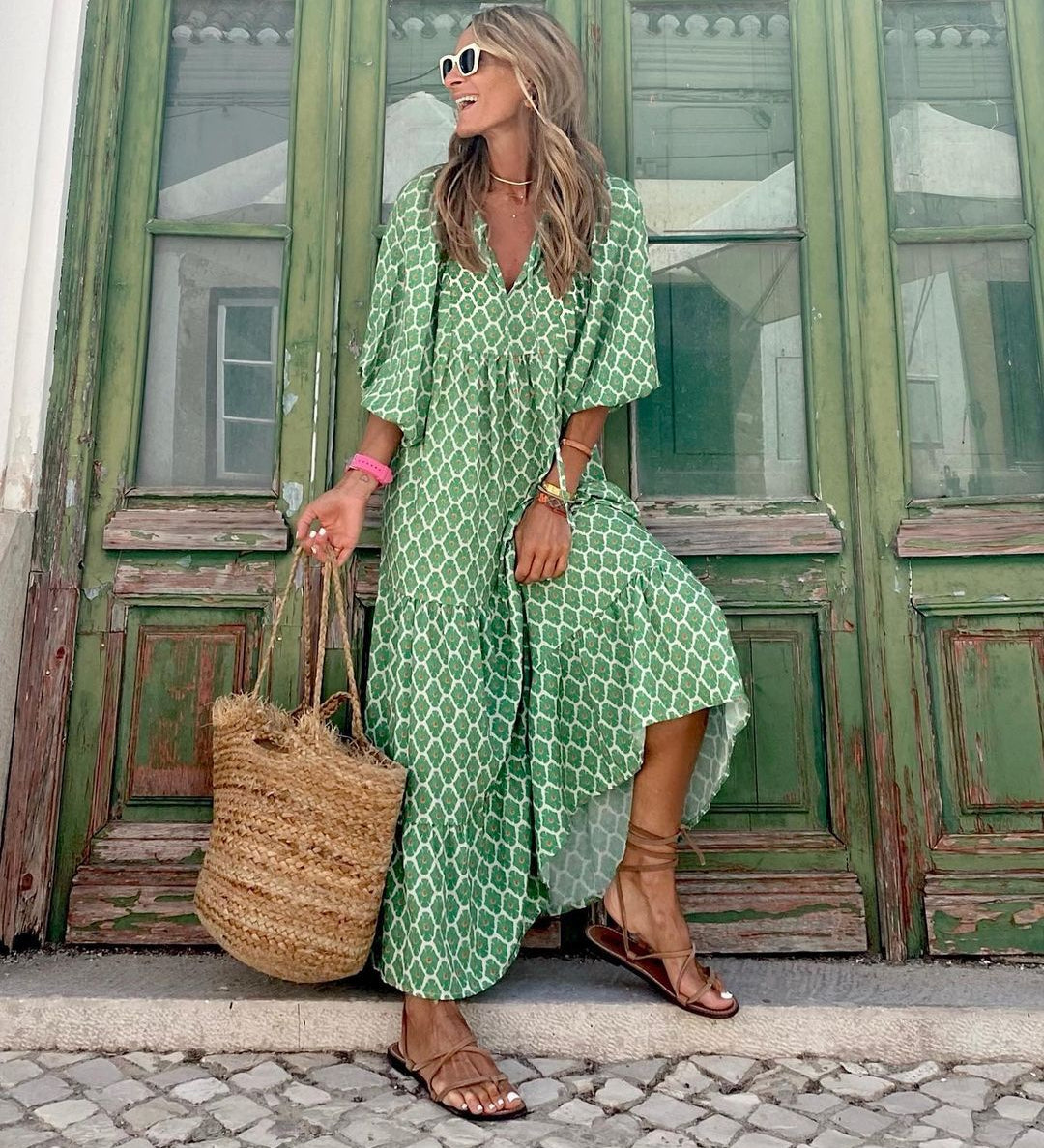 Saulė - Boho Stiliaus Maxi Suknelė Moterims su V Formos Iškirpte ir Grafiniu Taškiniu Raštu