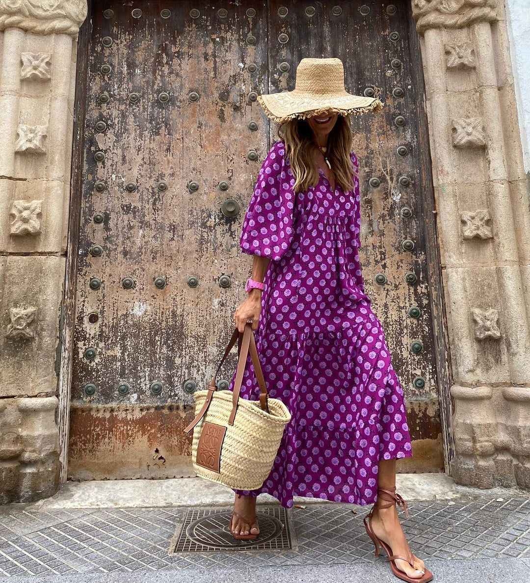 Saulė - Boho Stiliaus Maxi Suknelė Moterims su V Formos Iškirpte ir Grafiniu Taškiniu Raštu