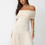 Rūta - Moderni Jaunųjų Vestuvių Suknelė Moterims su Off-Shoulder Dizainu ir Klostuotu Maxi Sijonu