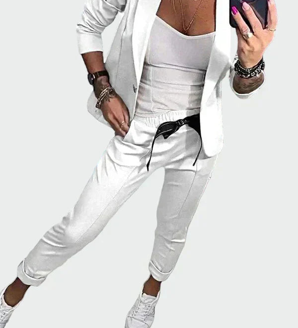 Aušra - Išskirtinai Elegantiškas Dviejų Dalių Kostiumas