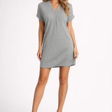 Vaida - Kasdienė Mini Suknelė Moterims su V-Įpjova, Trumpomis Rankovėmis ir Mygtukų Akcentais